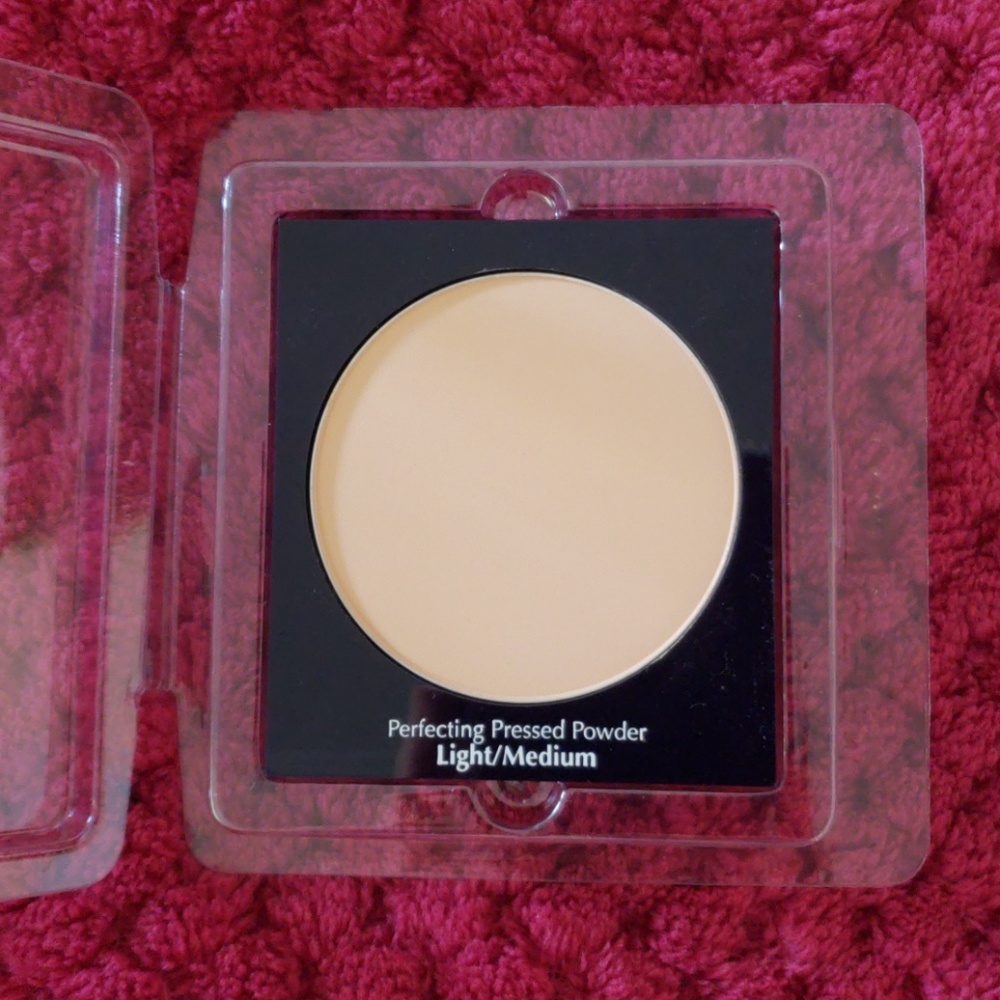 Brand new Estee Lauder Perfecting Powder